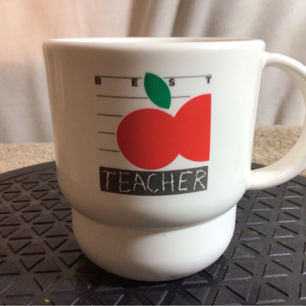 BEST TEACHER White W/Red Apple Tupperware Drinking Mug pre-owned